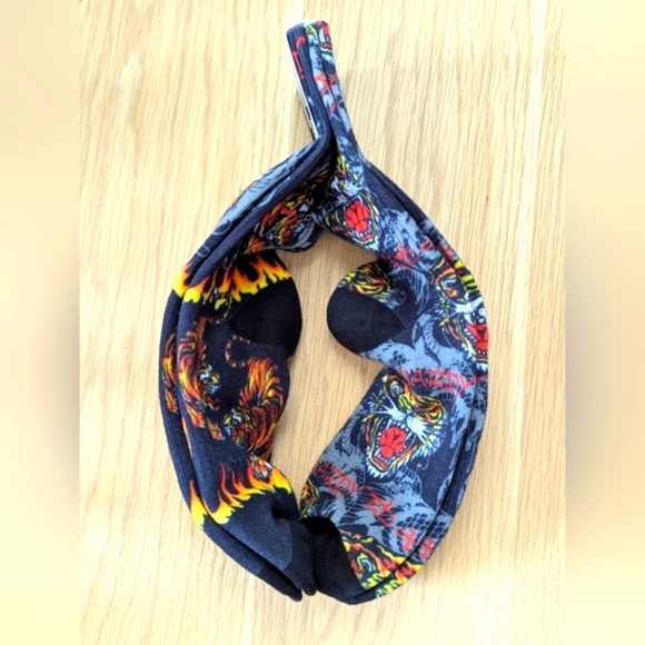 NWT Ed Hardy Cushioned Crew Socks Skulls, Tigers, Roses/Corps Black & Grey Plain - Picture 12 of 16